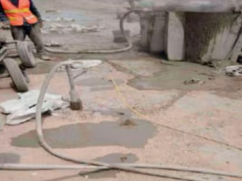 巴州水泥混凝土路面板底注浆技术 路面脱空注浆整治方案