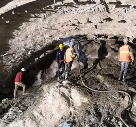 巴州拱顶带模注浆料的施工流程及注意事项